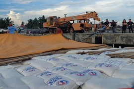 Philippines làm nhiều cách để hạ giá gạo trong nước, dự kiến mua gạo lại từ tháng 10