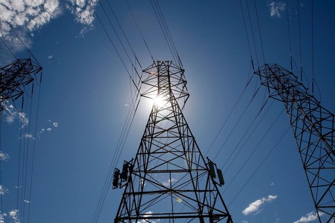 Giá bán lẻ điện bình quân tăng 4,5%, lên 2.006 đồng/kWh
