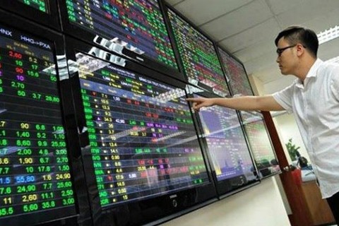 Thủ tướng yêu cầu nâng hạng thị trường chứng khoán Việt Nam trong thời gian sớm nhất
