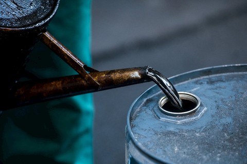 Giá dầu giảm nhẹ, thị trường hàng hoá trầm lắng
