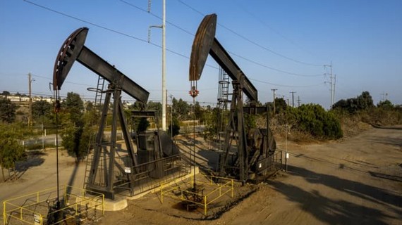 Giá dầu thế giới hạ mạnh khi căng thẳng Trung Đông tạm lắng dịu