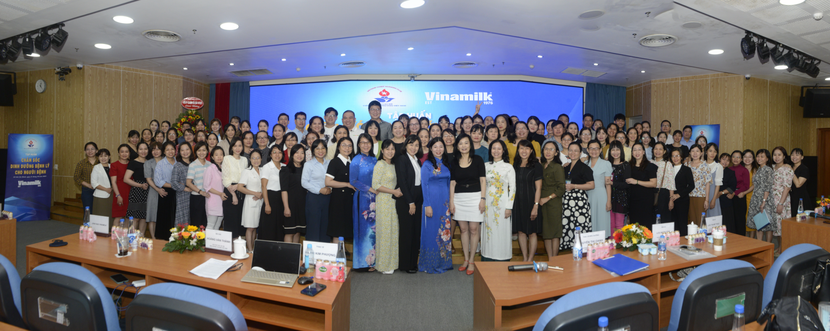 Vinamilk đồng hành cùng CLB Điều dưỡng trưởng Việt Nam tập huấn chăm sóc dinh dưỡng bệnh lý cho người bệnh.