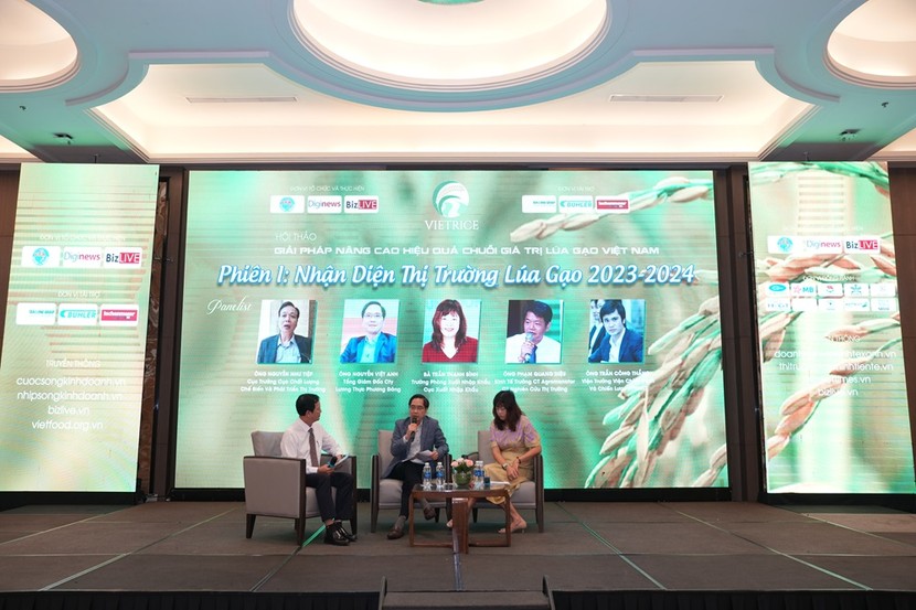 Các khách mời chia sẻ tại hội thảo “Giải pháp nâng cao hiệu quả chuỗi giá trị lúa gạo Việt Nam”