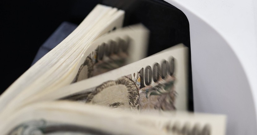 Bộ trưởng Tài chính Nhật Bản tuyên bố sẵn sàng ứng phó nếu đồng Yên tiếp tục sụt giá