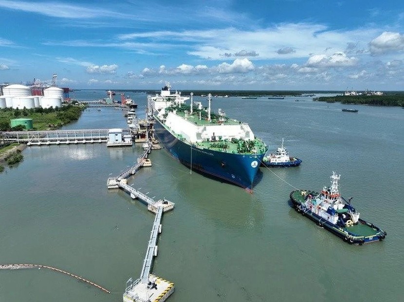 Tàu chở 70.000 tấn LNG cập bến kho cảng LNG Thị Vải ở Bà Rịa - Vũng Tàu. Ảnh: Người lao động